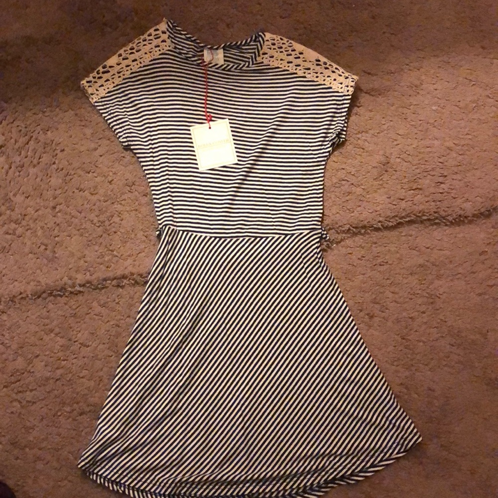 Short sleeve dress